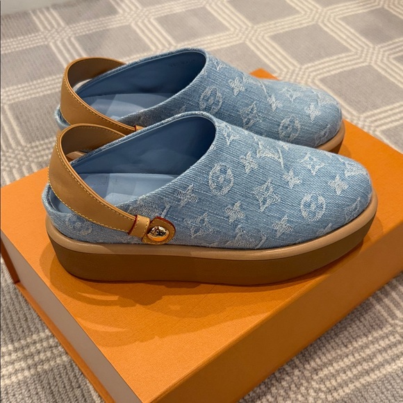 Louis Vuitton Aspen Platform Clogs with  Strap 38 - Picture 4 of 16